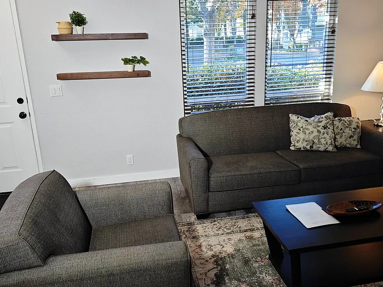 1614 Valdora St — Photo 7