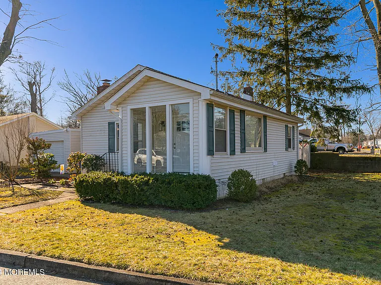 717 Harmony Rd — Photo 3