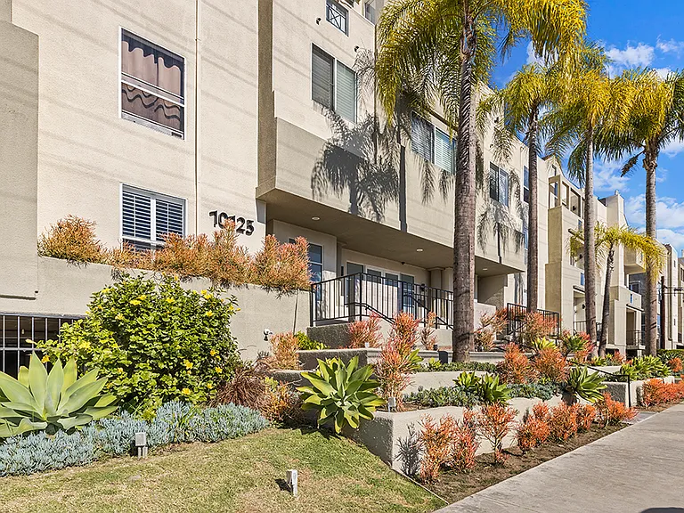 Entrance of Palms Court Apartments.