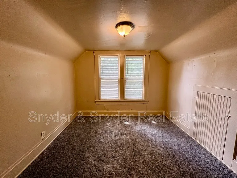391 E Voris St — Photo 16