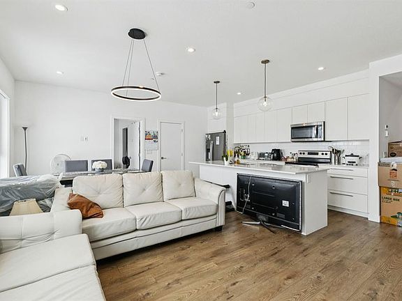 2nd image of 60 Skyview Ranch Rd NE #1415
