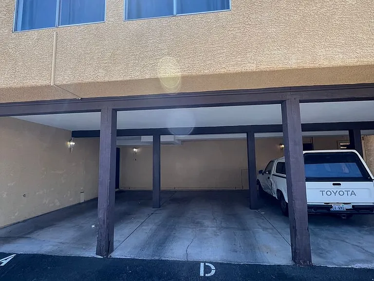 1534 Hialeah Dr #D — Photo 23