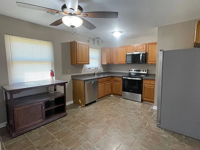 1101 Lehman Dr — Photo 5