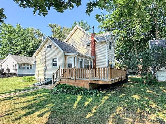 5th image of 302 N Maple St