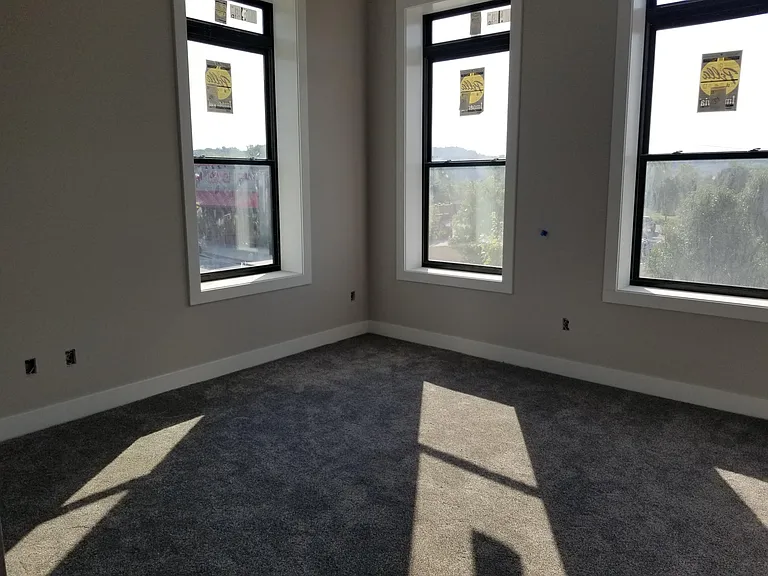 101 E Main St — Photo 2