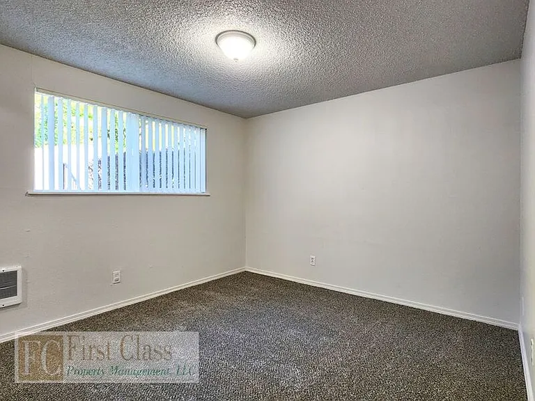 10068 SW Garrett St — Photo 11