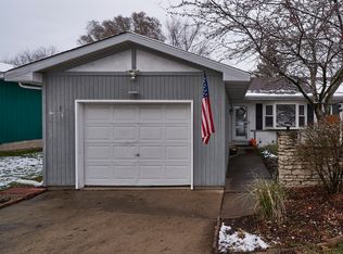 822 W Spring St, South Elgin, IL 60177