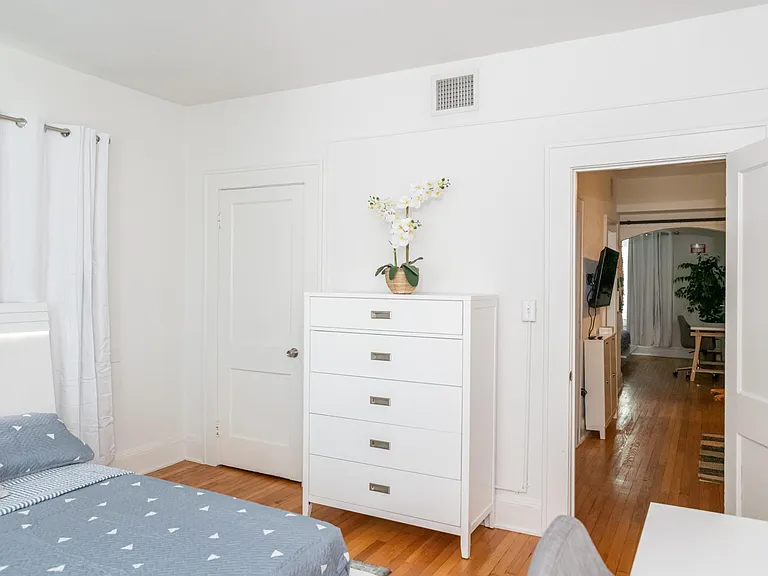 2224 SW 6th St #4 — Photo 5