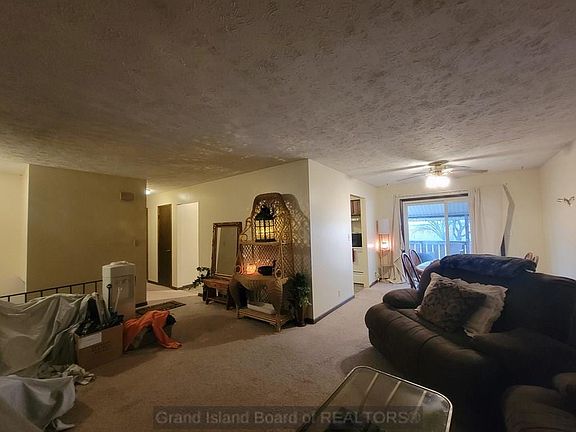 2nd image of 2847 Roselawn Dr