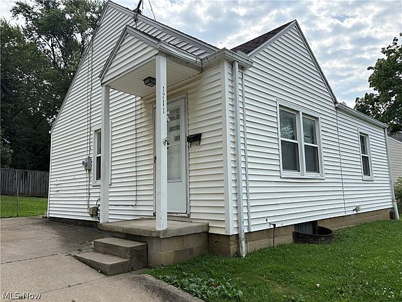 2nd image of 1711 Evergreen Ave