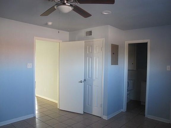 3rd image of 425 S Oak St #206