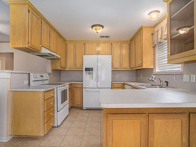 1307 Hyde Park Blvd — Photo 10
