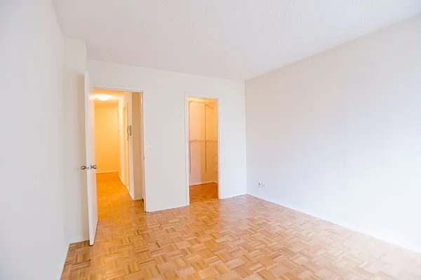 Rented by Royal Operation System | media 35