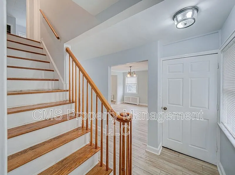 3 bed, 2.0 bath, 1355 sqft, $2,800 — Photo 4