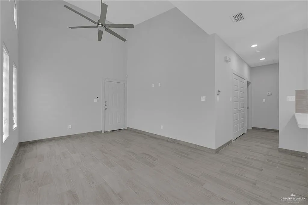 3 bed, 2.0 bath, 940 sqft, $1,400 — Photo 4