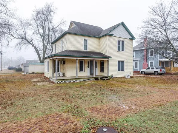 425 E 5th St, Cherryvale, KS 67335