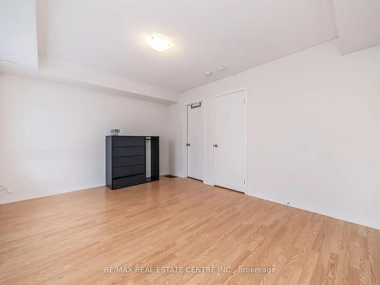 30 Lambert Ln — Photo 21