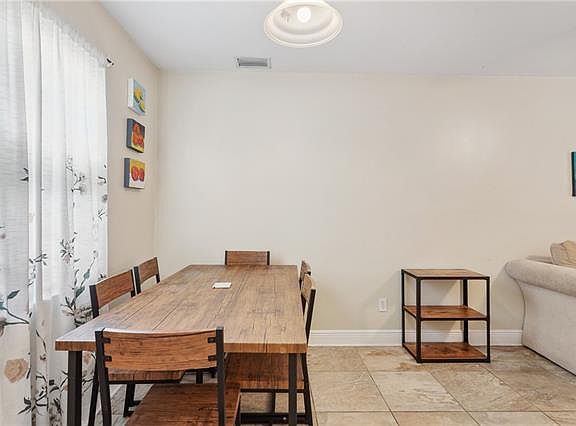 5th image of 7809 Maple St