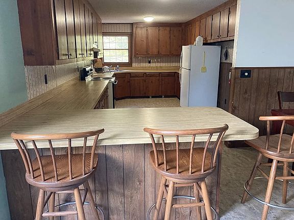 3rd image of 27 Bovine Blvd