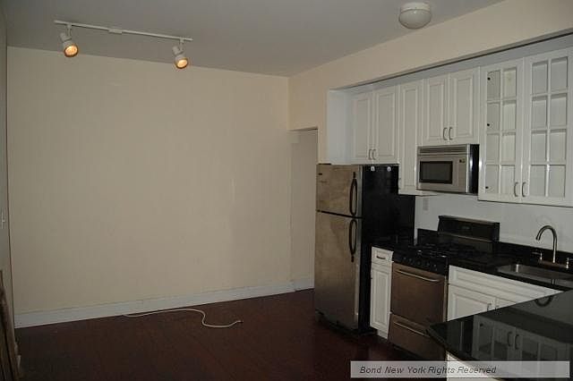 2nd image of 19 W 184th St