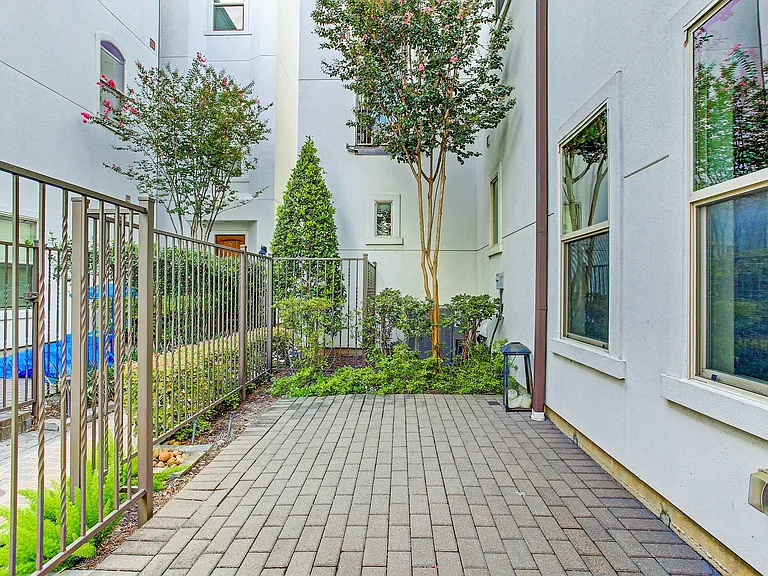4221 Feagan St — Photo 32