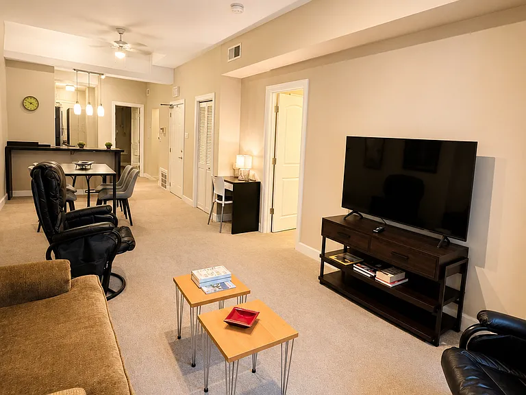 642 N Dearborn St #4 — Photo 4