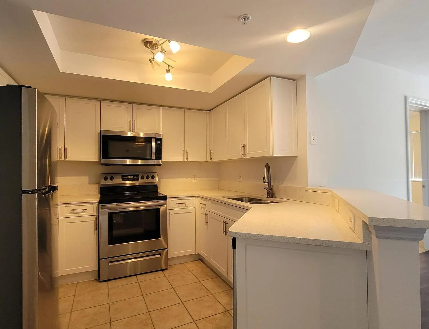 2 bed, 2.0 bath, 1026 sqft, $2,300 — Photo 4