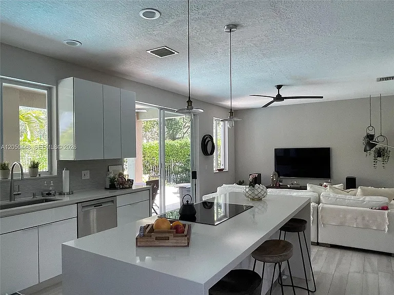 485 Silver Palm Way — Photo 11