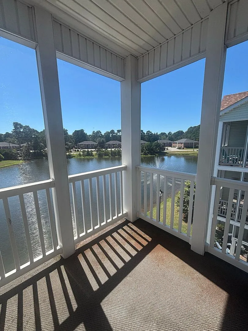 ROOMY 3 bedroom/2 bath condo at Fountain Point — Photo 1