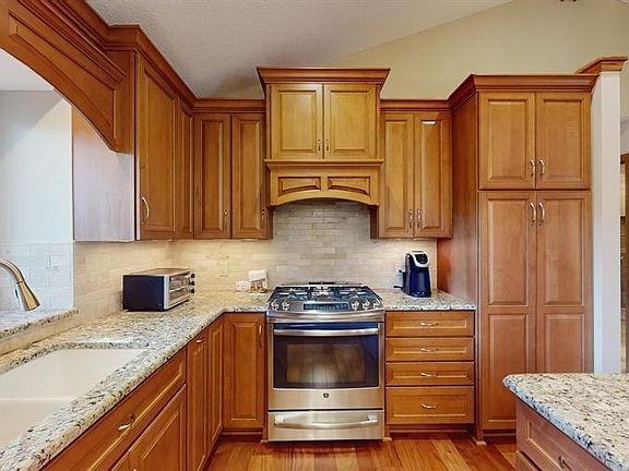 3rd image of 14824 Maywood Dr