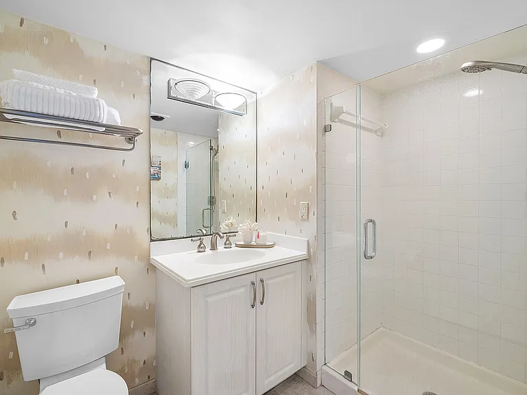 22 Westgate Ln #E — Photo 23