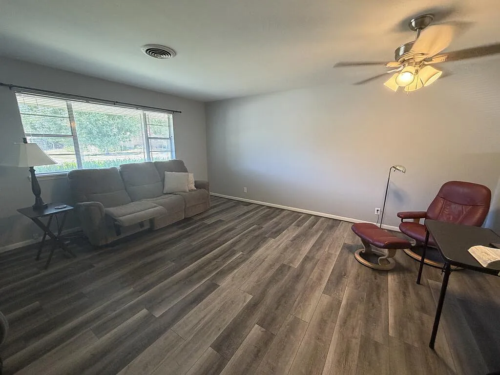 3 bed, 2.0 bath, 1584 sqft, $1,900 — Photo 2