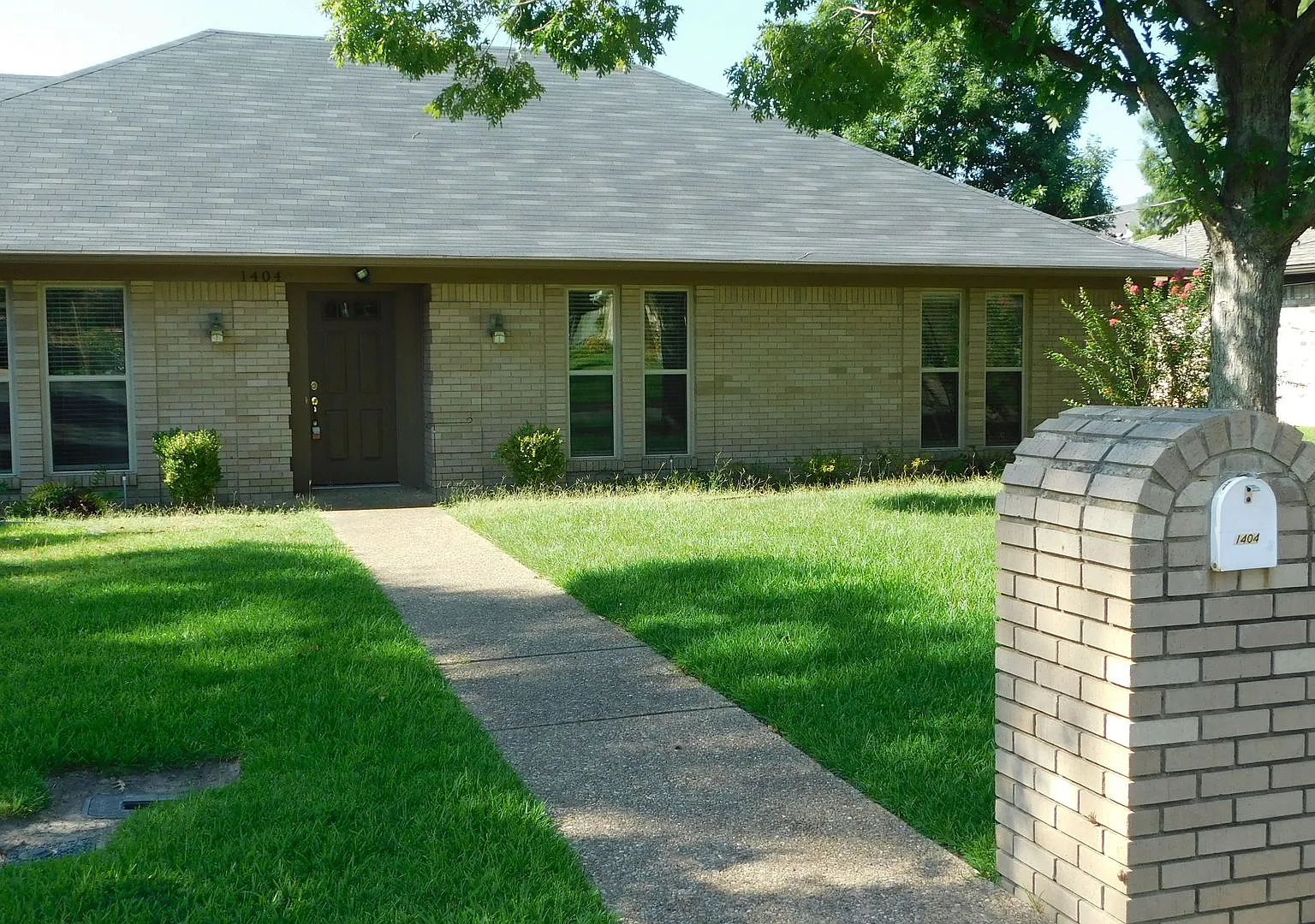 South Tyler! 4 Bedroom, 2 Bath Home w/Office! — Photo 2