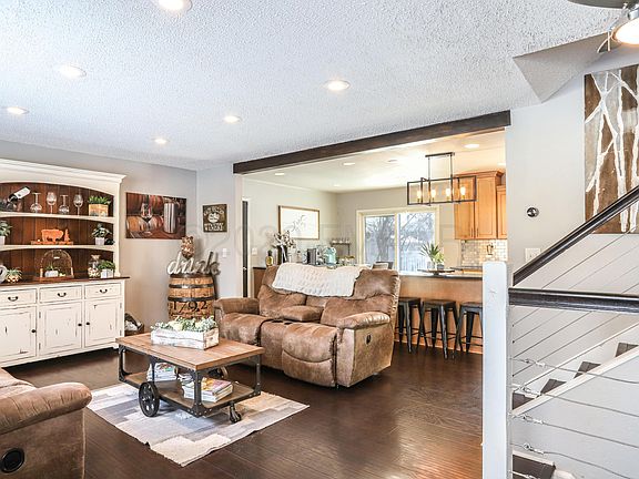 4th image of 825 6th Ave E