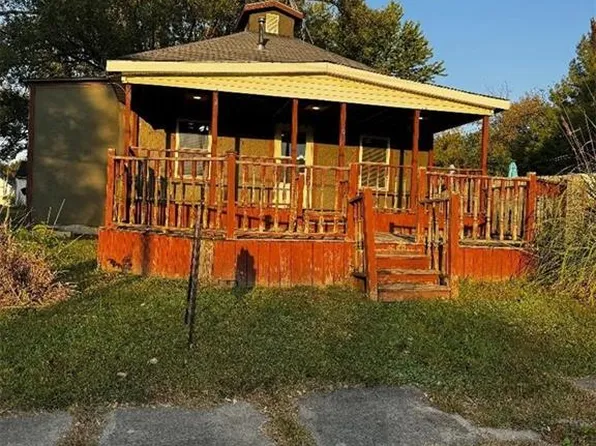 503 N 1st St, Clarksdale, MO 64430