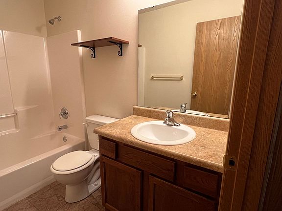 5th image of 846 W Lorenza Dr