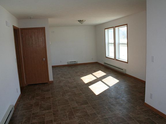 4th image of 3147 E Highland Ave