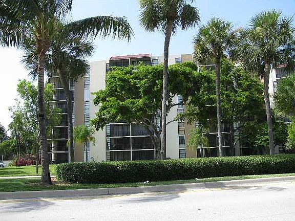 3rd image of 3101 N Country Club Dr APT 703