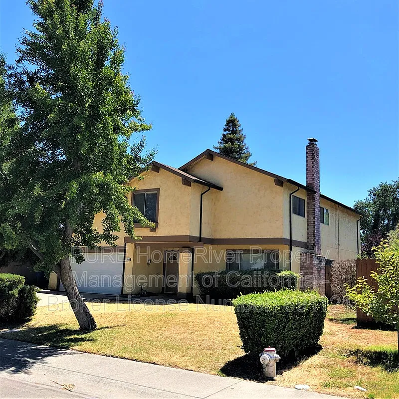 4 bed, 2.5 bath, 1817 sqft, $2,795 — Photo 2