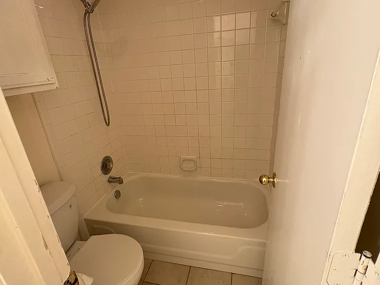 Upstairs full bath