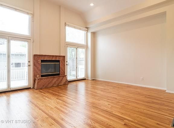 4th image of 2750 N Greenview Ave
