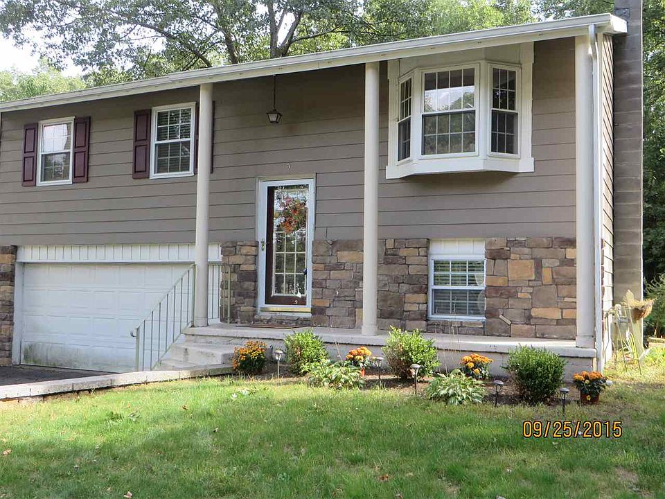 1st image of 9 Trottingham Dr