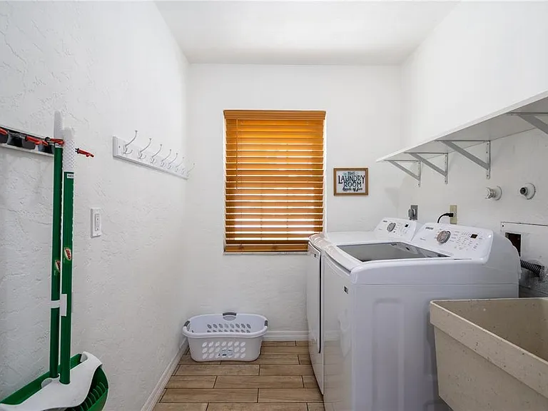 7354 Biltmore Dr — Photo 23