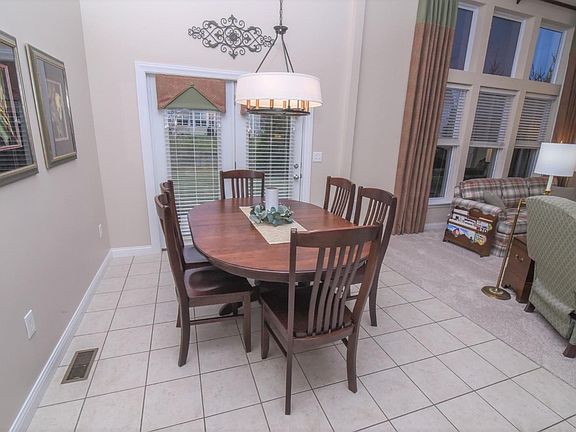 3rd image of 4115 Foxglove Ct