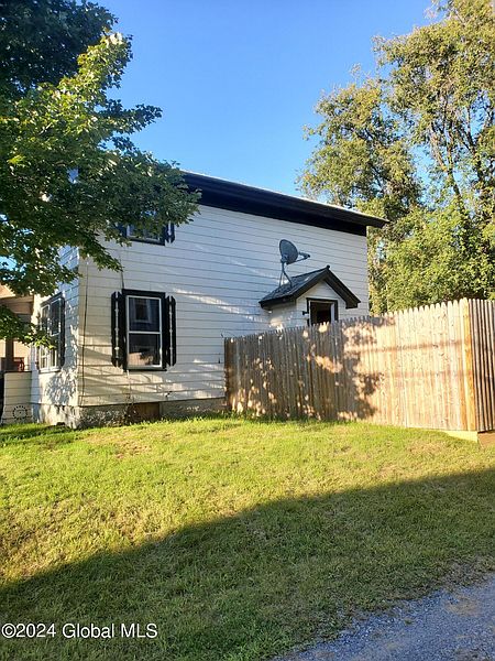 2nd image of 62 Temple Street