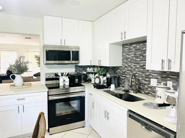 5983 Forest Hill Boulevard #202, West Palm Beach, FL 33415