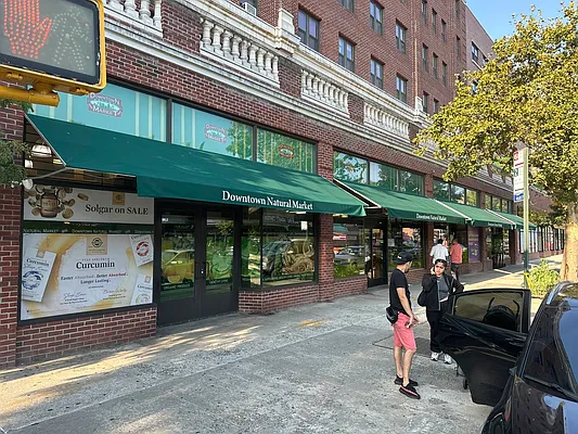 Rented by 18 REALTY | media 25