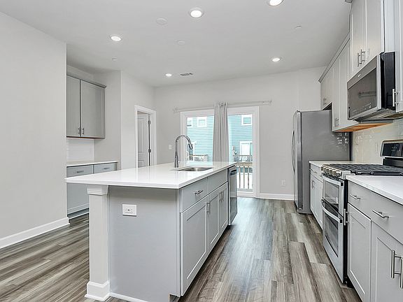 4th image of 2606 Greenmarket Dr