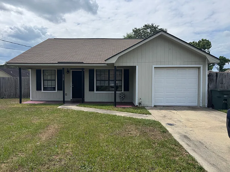 652 Windhaven Dr — Photo 1