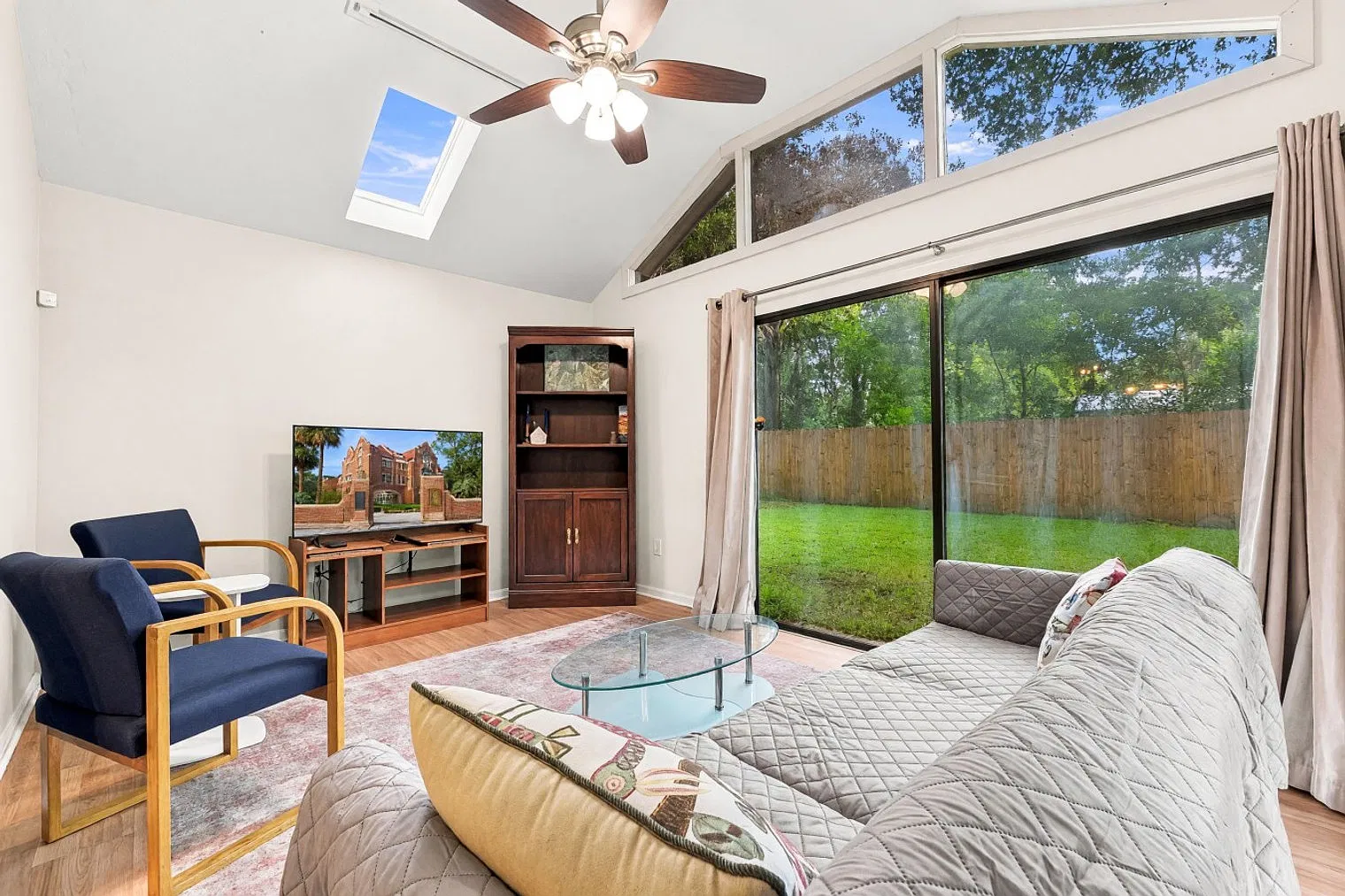 2 bed, 1.0 bath, 1076 sqft, $3,407 — Photo 1